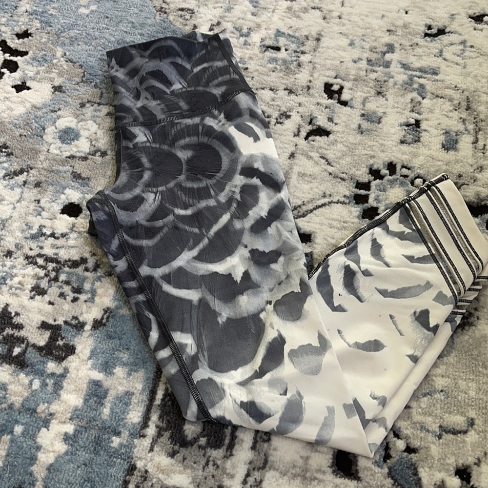 Lululemon Wunder Under Limited Edition Size 4